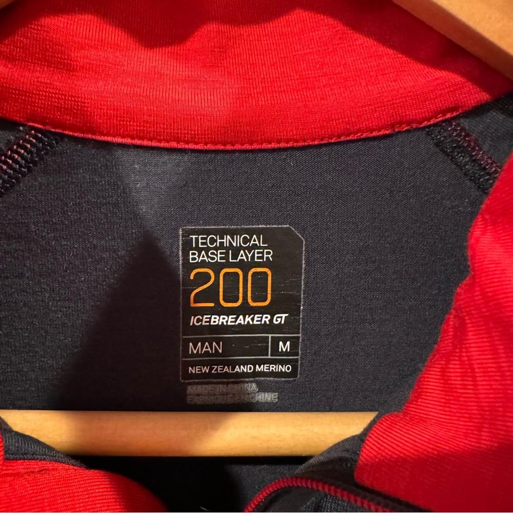 NWOT Icebreaker GT 200 Technical Base Layer Charcoal Gray Red Mens Outdoor Sz M - Picture 3 of 9
